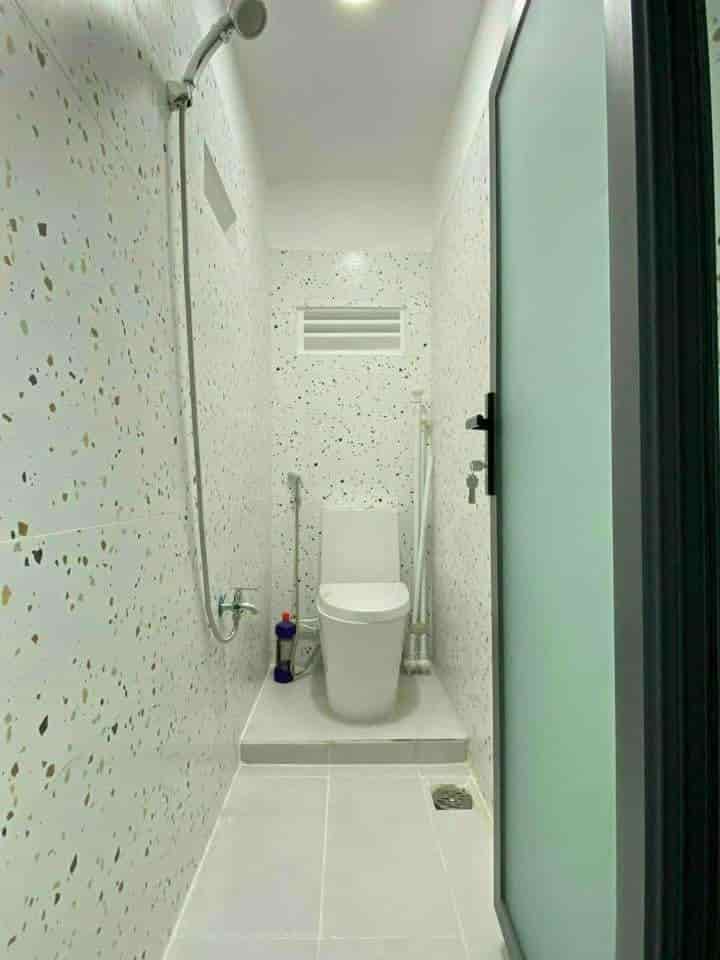 Ly hôn cần bán nhà đường Chánh Hưng, p.5, q.8, 1t, 1l, 3pn, 3wc, 60m2, 1tỷ260 shr