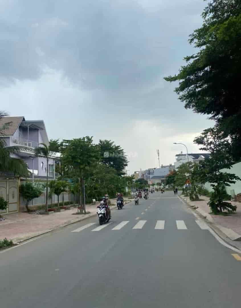 Chủ bán lô đất DT 90m2, 2 tỷ 850 MT đường Trần Lựu, phường An Phú, quận 2 đã có sổ hồng