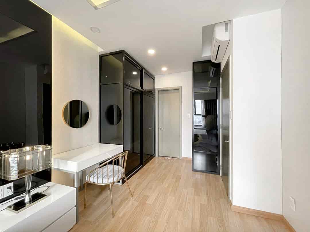 Cho thuê căn hộ Kingston Residence 2 phòng ngủ 83m2, full nội thất cao cấp 18tr có slot