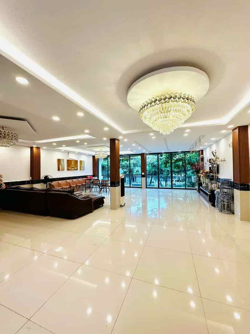 Cho thuê nhà 6 tầng mới có thang máy đẹp ngang 8m quá rẻ mặt tiền Nguyễn Trung Trực, An Hải Bắc, Sơn Trà.
