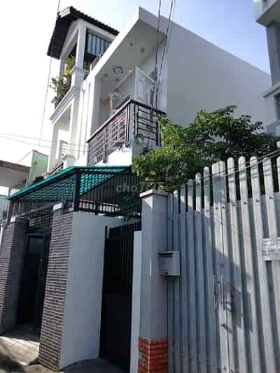 Cho thuê nhà đẹp 2 tầng gần chợ Tân Thuận