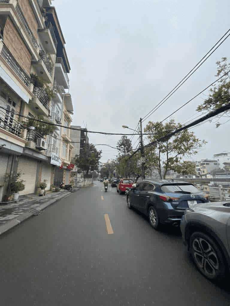 Bán đất Hồng Tiến, Bồ Đề sát mặt phố, ngõ thông ô tô vào rộng 79m, mặt tiền 4.2m, 9 tỷ 6