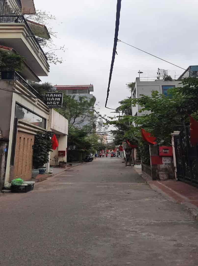 Bán đất Giang Biên, Long Biên, ngõ rộng ô tô tránh gần trường chợ 60m, mặt tiền 4m, 6 tỷ 1
