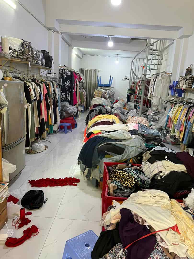 CẦN SANG GẤP SHOP THỜI TRANG HÀNG XUẤT KHẨU ĐA DẠNG NGƯỜI LỚN TRẺ EM TẠI TP THỦ ĐỨC