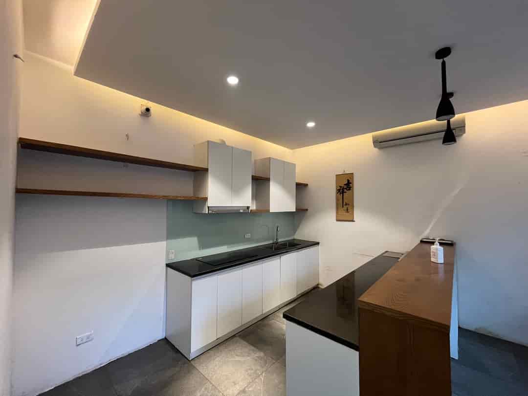 Cho thuê nhà mới chính chủ 80m2, 4T, KD, VP, nhà hàng, Nguyễn Phong Sắc, 20tr
