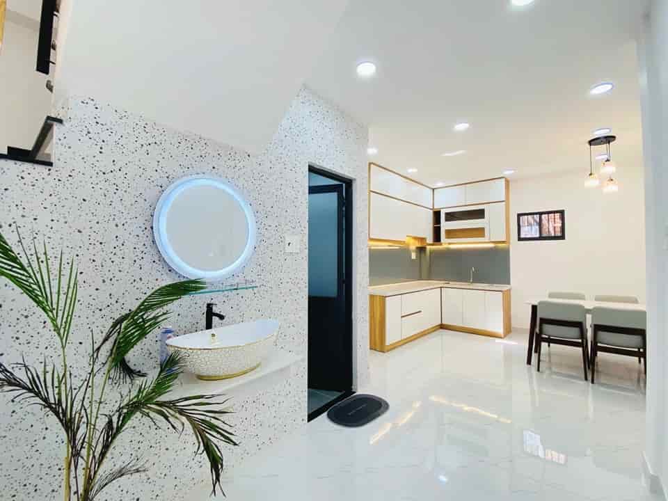 Về quê bán nhà 58m2, 1 trệt 2 lầu, SHR, 850 triệu, Nguyễn Kiệm, Gò Vấp