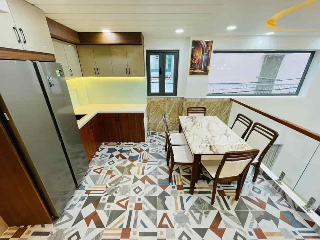 Bán nhà Đoàn Văn Bơ, quận 4, 72m2, 1 tỷ080, gần chợ Xóm Chiếu, SHR