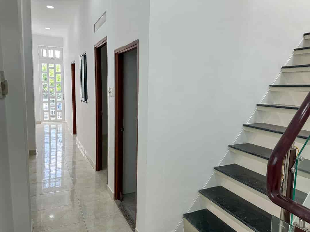 Nhà mới đẹp 3 tầng 48m2, hẻm xe hơi đường Nguyễn Văn Luông, q6, giá chỉ 5.1 tỷ