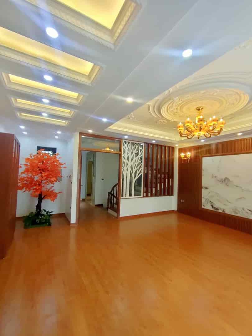 Bán nhà mới tinh phố Đức Giang, Long Biên, 65m2, 5 tầng, thang máy, nội thất xịn, giá 8 tỷ 6