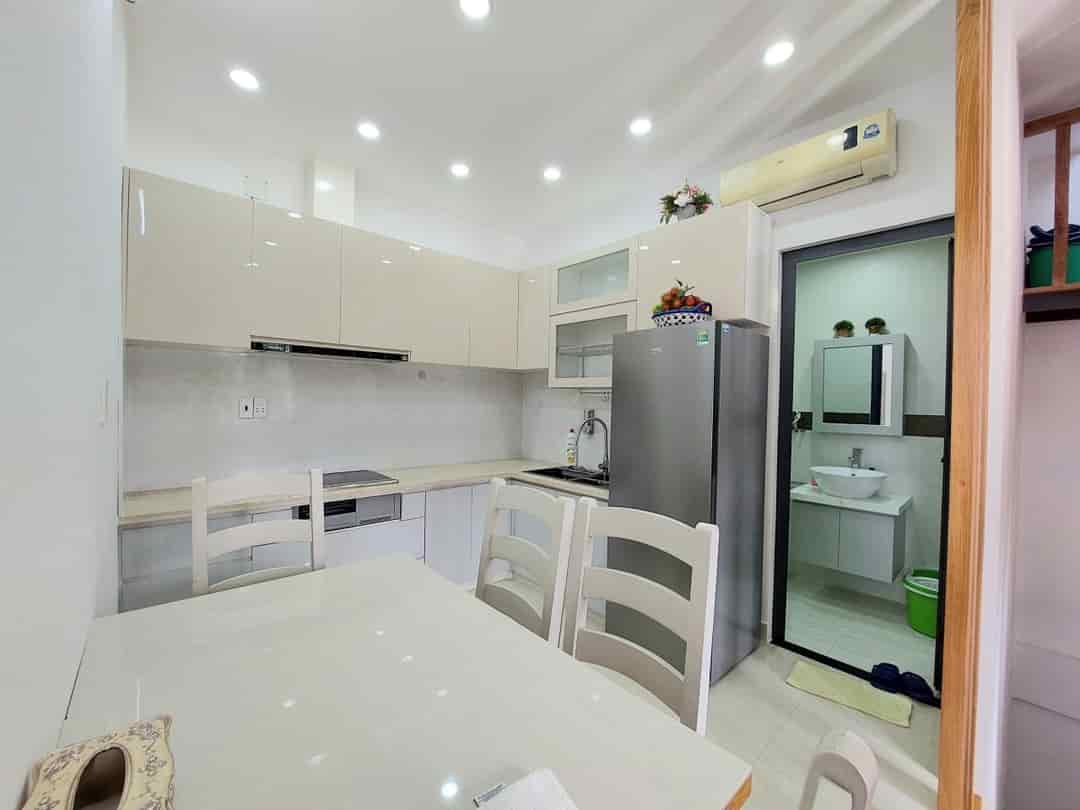 Bán nhà mặt tiền đẹp 4 tầng Nguyễn Đình Chính, 40m2, ngang rộng 5.2m, gần sân bay, chỉ 7.5 tỷ