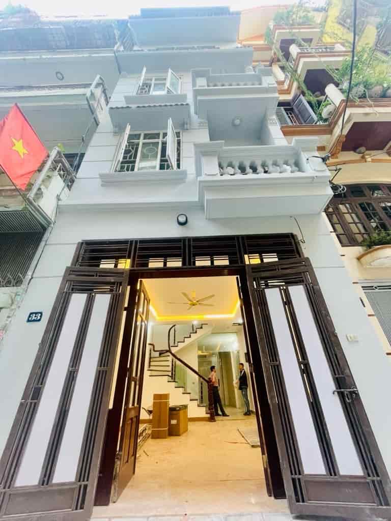 Nhà đẹp 5 tầng mới đón Tết Dương Quảng Hàm, Cầu Giấy, gần phố, gara ô tô, phân lô