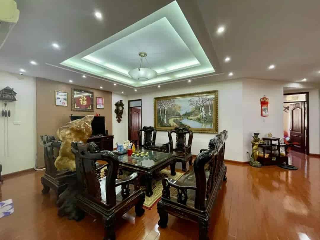 Bán căn hộ 17T4 Hoàng Đạo Thúy 235m2, full đồ sẵn ở giá 10,6 tỷ