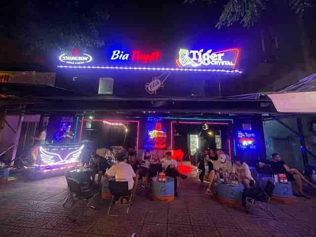 Cần sang quán beer Phạm Văn Đồng, P11, Bình Thạnh