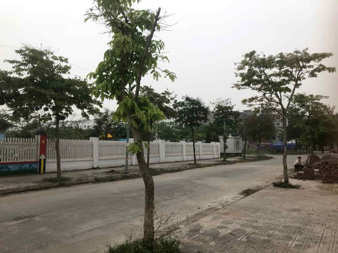 Cần tiền bán cắt lỗ sâu 2 lô đất liền kề gần trường học, khu đô thị Vườn Sen Đồng Kỵ