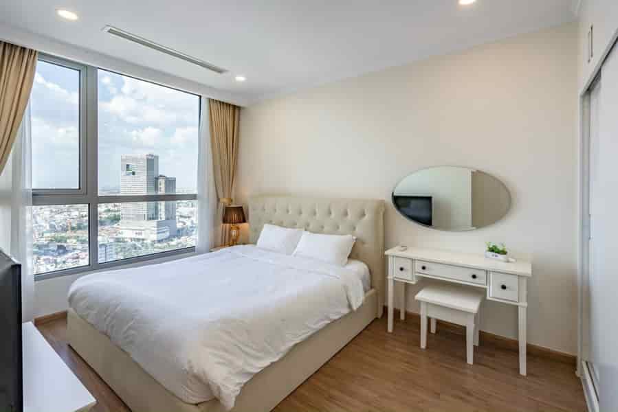 Bán CHCC Vinhomes Central Park, Bình Thạnh, 2 tỷ 330tr, 80m2, sHR, view thoáng