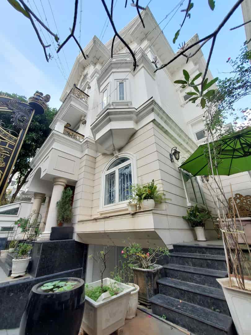 Biệt thự quận Tân Phú, 350m2, 5 tầng, sổ vuông vức