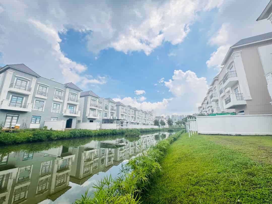 Bán gấp biệt thự đơn lập, 460m2, view Hồ Sen, chủ giảm 14 tỷ