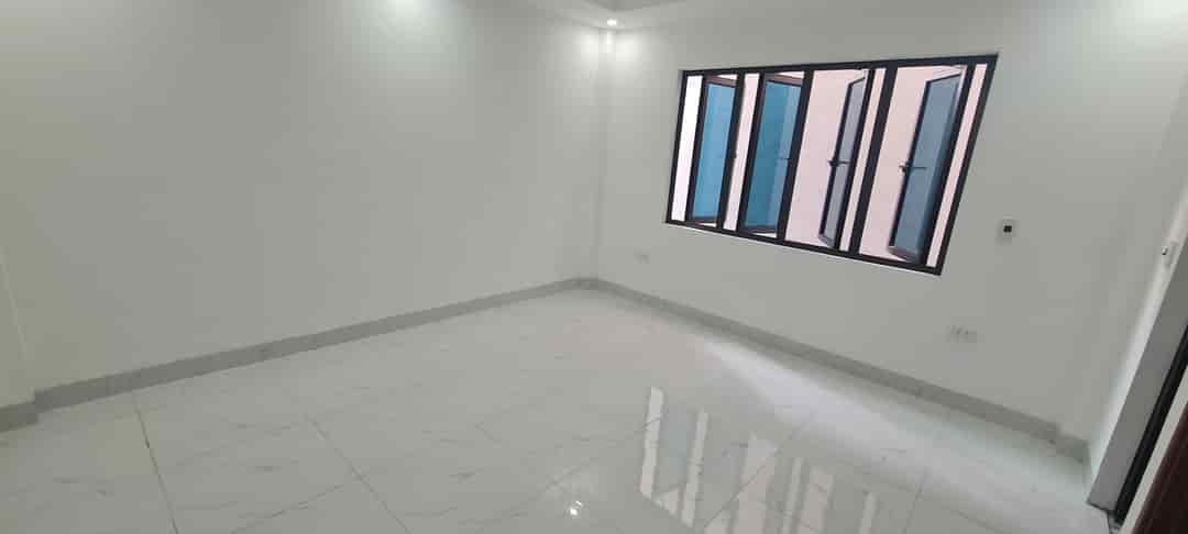 Bán nhà phố Tây, Tây Tựu 32m2, 5T, gần Đh Công Nghiệp Hà Nội, Đh Thành Đô, 300m đến đường 32