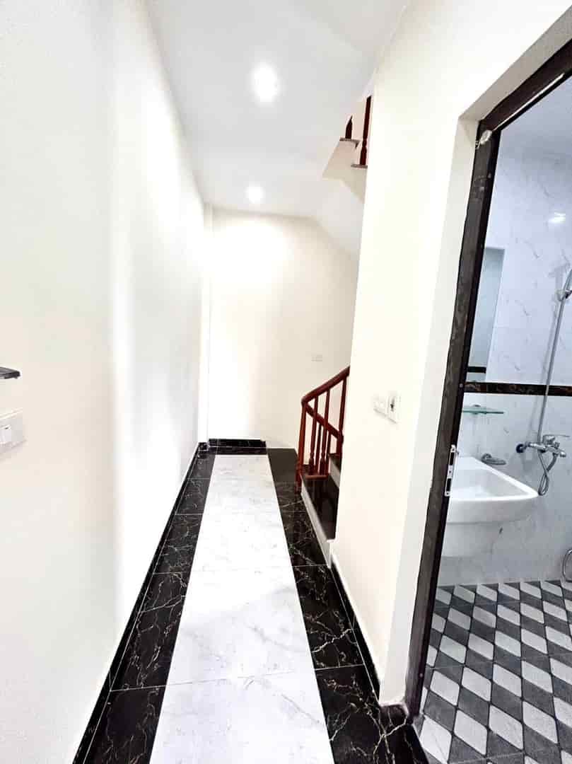 Bán nhà riêng Lai Xá, Kim Chung, 30m2 xây dựng 5 tầng, cách 130m đến chợ Lai Xá Quốc lộ 32