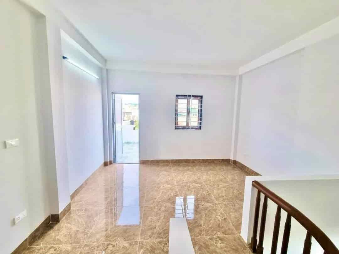 Bán nhà Đại Tự, Kim Chung 30m2, xây 5 tầng. Cách 30m đến Chợ, 620m đến Phố Huyện Hoài Đức