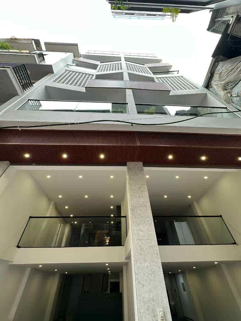 TT Đống Đa, 7 tầng thang máy, ô tô tránh, xây mới, toà văn phòng, nở hậu, ô tô vào nhà, Láng Hạ