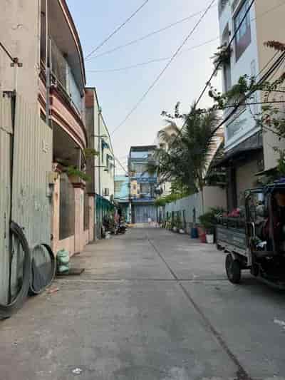 Căn nhà rẻ huyền thoại, 58m2, hẻm xe hơi đậu cửa, Bình Trị Đông, quận Bình Tân, 3 tỷ 5 giảm còn 3 tỷ 3 chốt