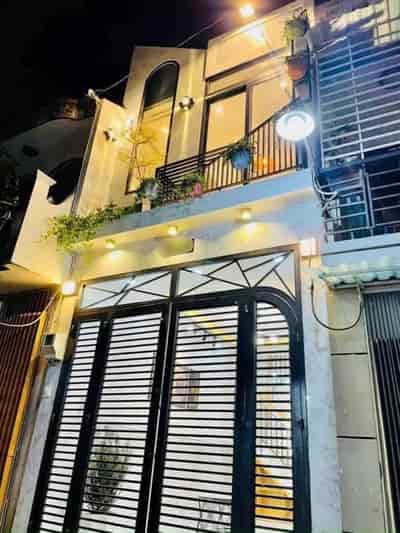 Đi Mỹ định cư bán căn nhà ở đường Nguyễn Tất Thành, phường 18, quận 4, giá 2 tỷ 400 triệu