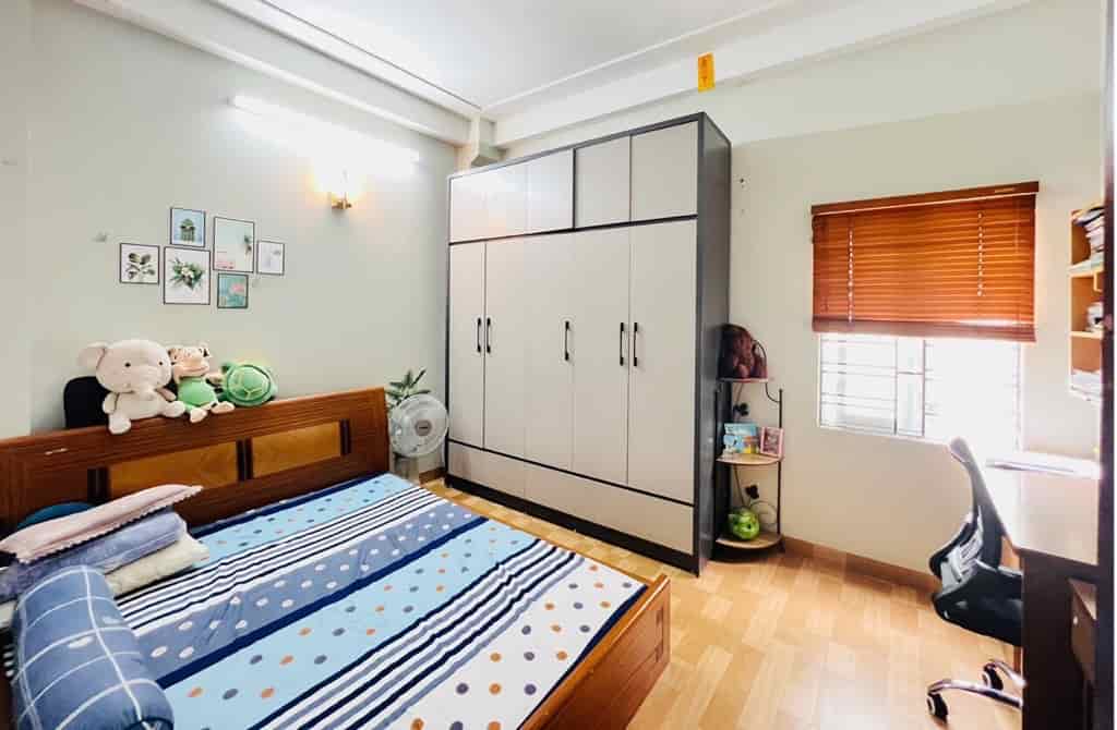 Bán nhà Ngô Gia Tự, Long Biên, dân xây, 4 tầng, 50m2, gần BigC, sđ chính chủ an sinh đỉnh