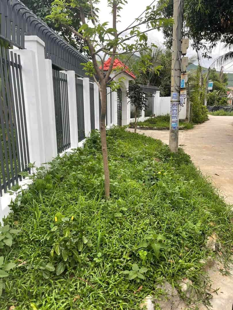 Bán biệt thự sân vườn đẹp ở Diên Phú, Diên Khánh, Khánh Hòa, giá rẻ 5,8 tỷ