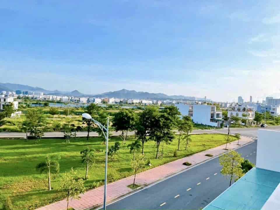 Bán lô đất đối diện công viên Gói 2 khu đô thị Mỹ Gia, Nha Trang giá 31 tr/m2 bao ép cọc.