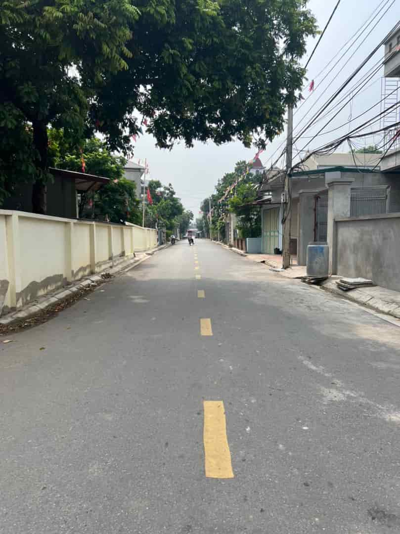 Bán nhanh mảnh đất 70m giáp Thị trấn Chúc Sơn, Hà Nội, đường ô tô