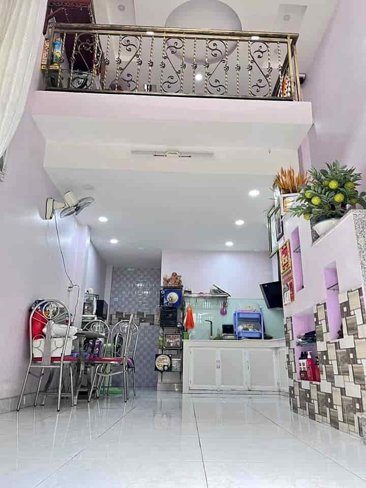 Nhà 3 tầng, xe hơi đỗ cửa, nhà đẹp ở ngay, 34m2, sổ hồng riêng, gần Aeon