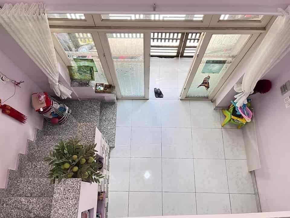 Nhà 3 tầng, xe hơi đỗ cửa, nhà đẹp ở ngay, 34m2, sổ hồng riêng, gần Aeon