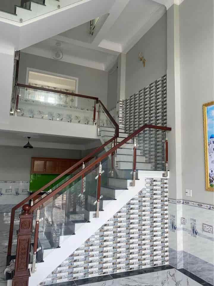 Chủ nhà vỡ nợ bán căn nhà để xoay tiền bán nhà hẻm 137, Tân Bình, nhà ngang 6 x 9m, giá 1 tỷ 120 .