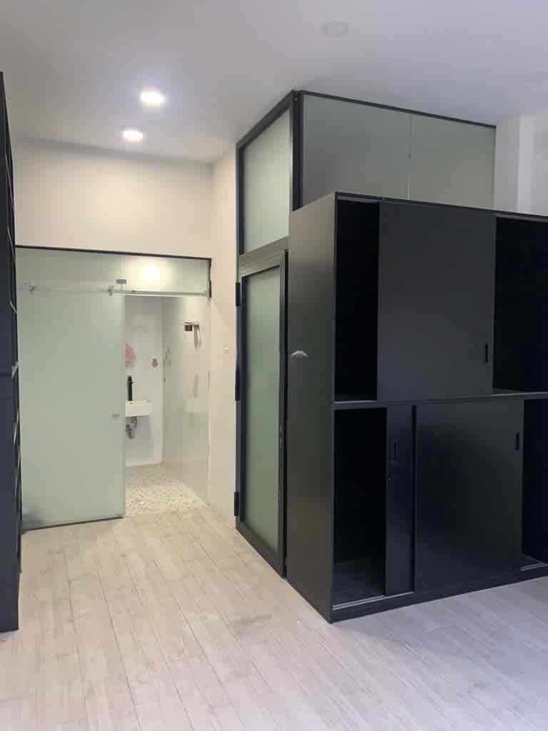 Nhà mt Phạm Phú Thứ, 4x8m, 3 phòng ngủ, có máy lạnh