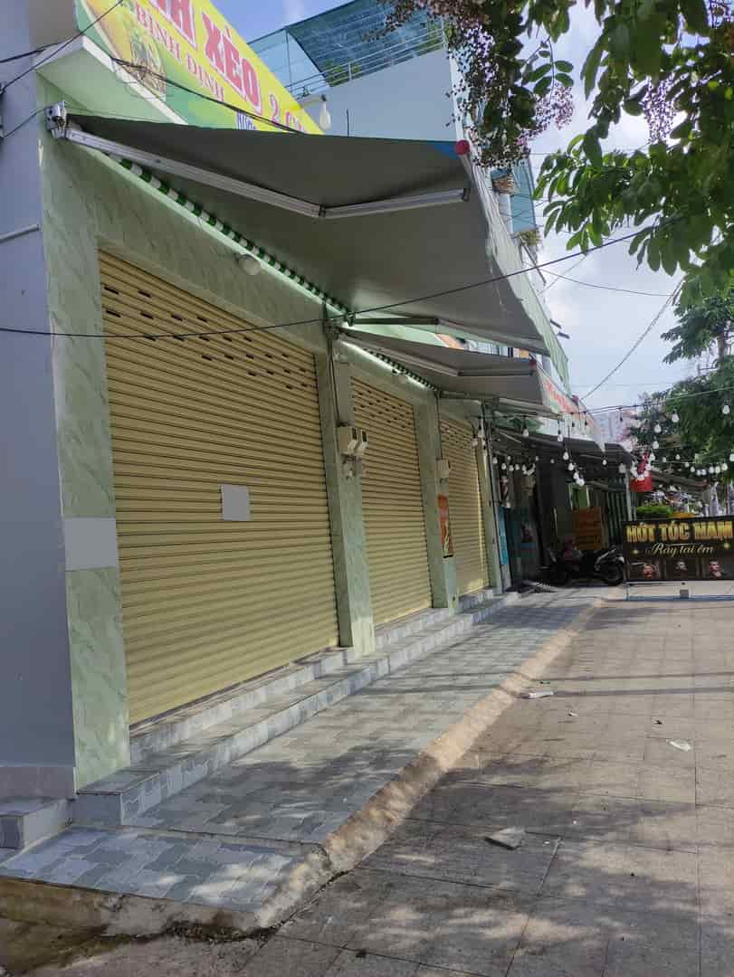 Nhà góc 2 mặt tiền kinh doanh đường Kênh Tân Hóa, 15 triệu/tháng