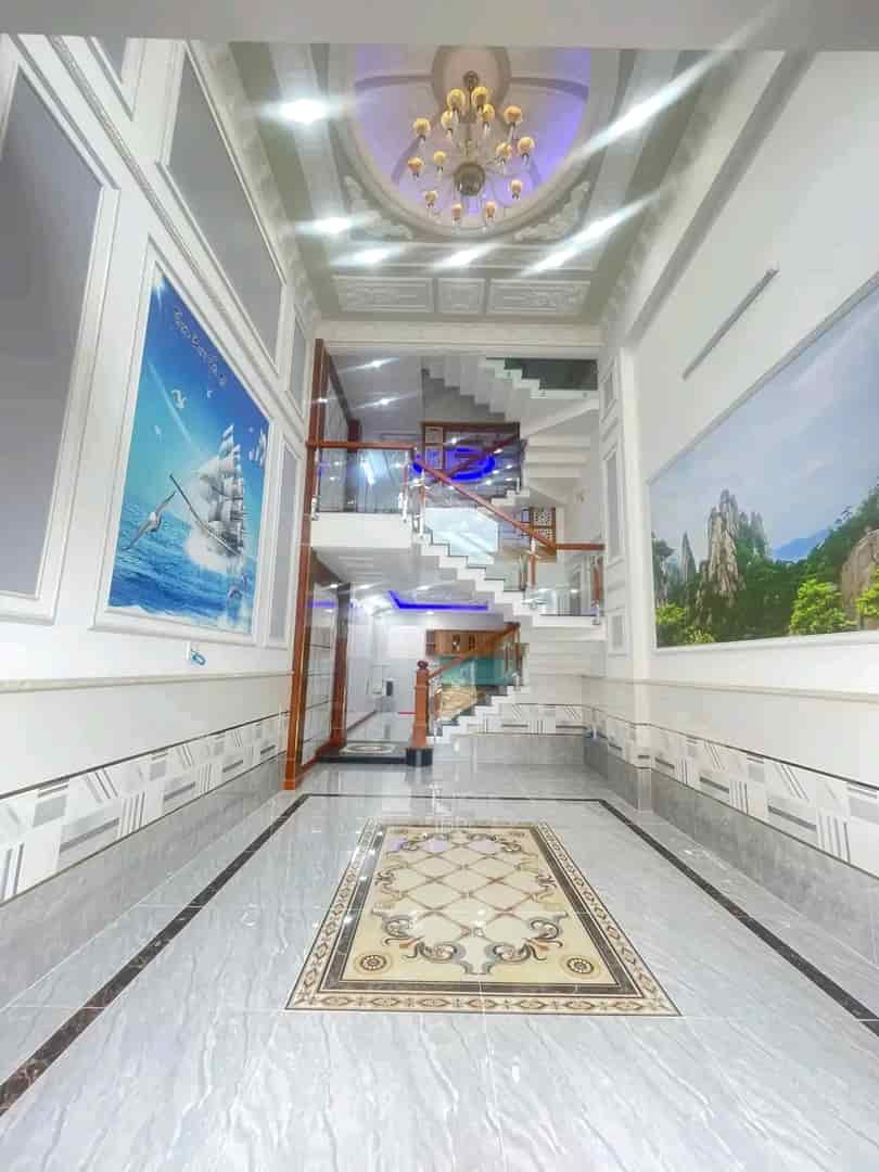 Nhà mới xây tuyệt đẹp, Nguyễn Ảnh Thủ quận 12, 4 tầng, 6 phòng ngủ