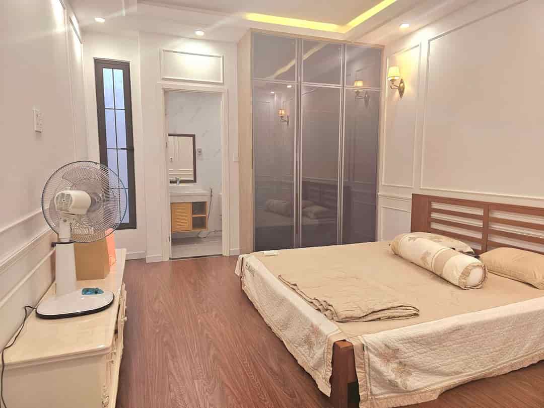 Mặt tiền Đường Hoa, khu vip Phan Xích Long, nhà 4 tầng btct mới đẹp, nội thất cao cấp, thang máy