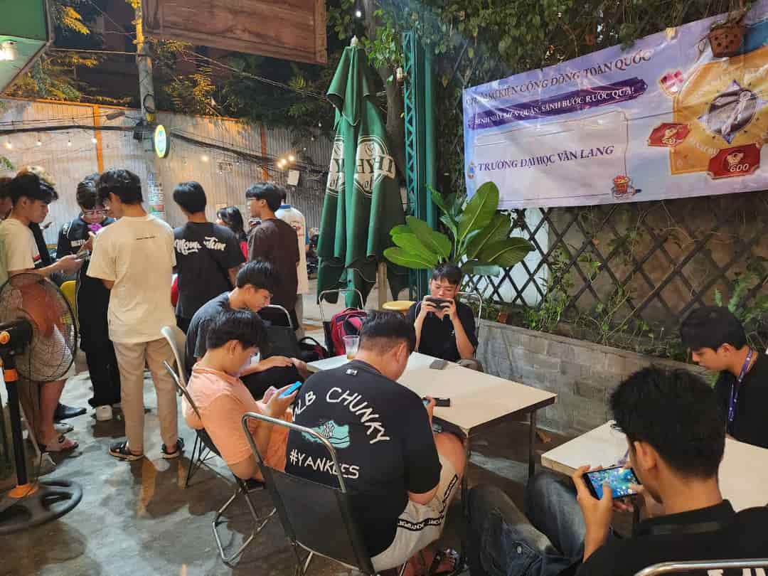 Sang nhượng quán cafe ngay cổng sau trường ĐH Văn Lang CS3