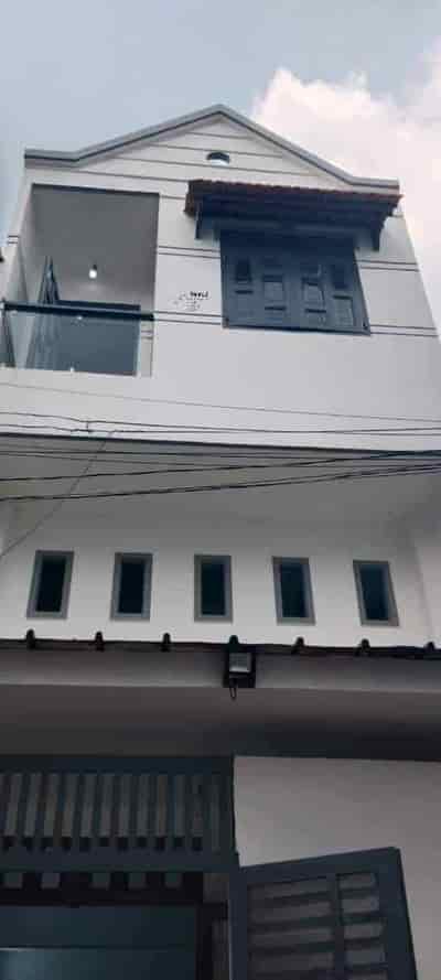 Bình Tân, nhà nhỏ xinh 3 tầng, hẻm ô tô 5m, đã hoàn công, giá chỉ 2.45 tỷ