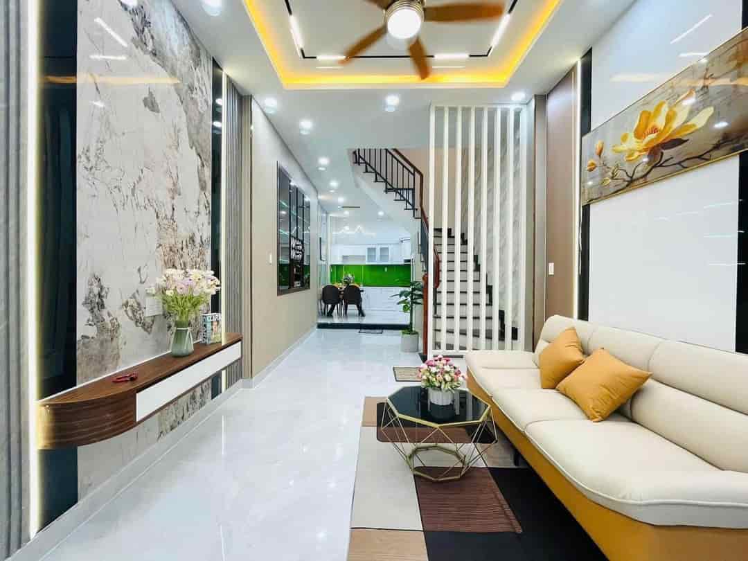 42m2 giá 2 tỷ 550 đường Lam Sơn, Tân Bình, cho thuê 14tr/tháng, sổ riêng, tặng nội thất