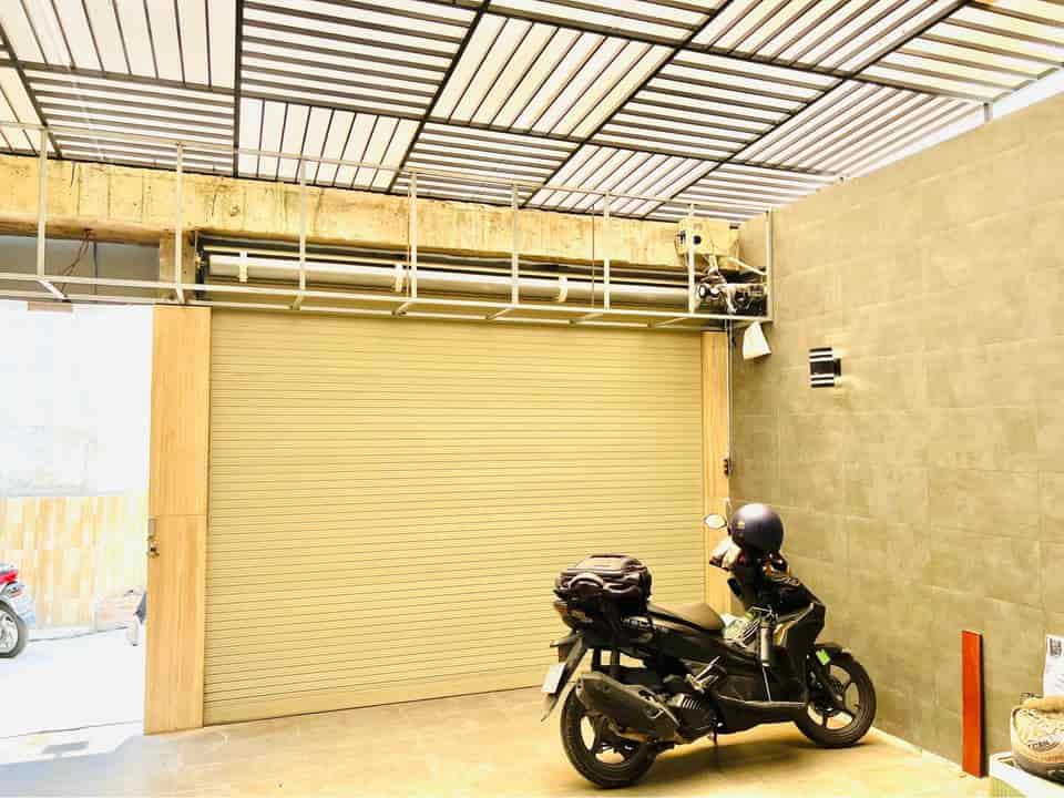 Trung tâm Hiệp Phú, Q9, xe hơi trong nhà, 110m2, 3 tầng, nhà mới ở ngay trung tâm tiện ích.