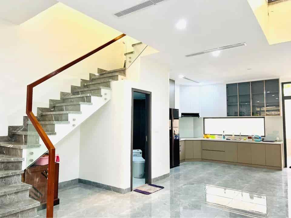 Trung tâm Hiệp Phú, Q9, xe hơi trong nhà, 110m2, 3 tầng, nhà mới ở ngay trung tâm tiện ích.