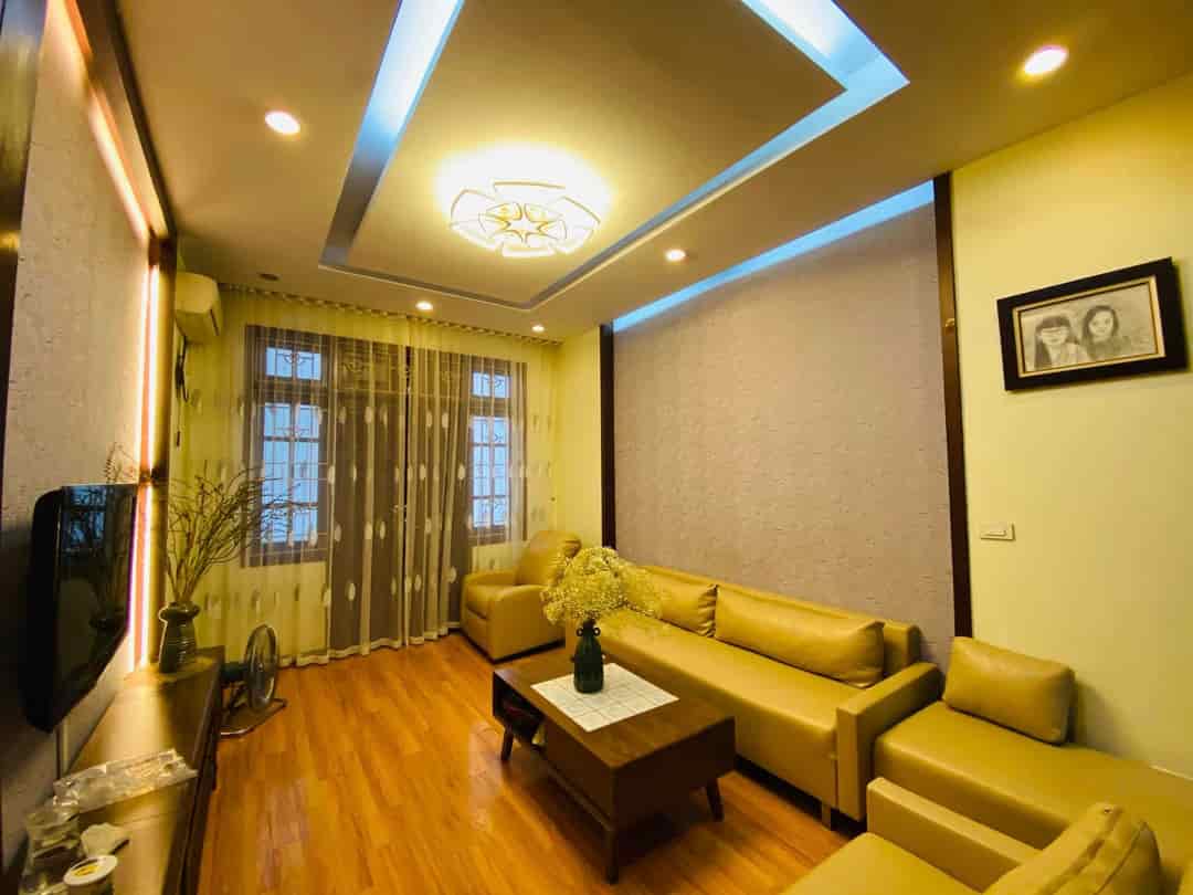 Bán nhà Hoàng Cầu, Đống Đa, lô góc siêu hiếm, 60m2, sổ đỏ chính chủ