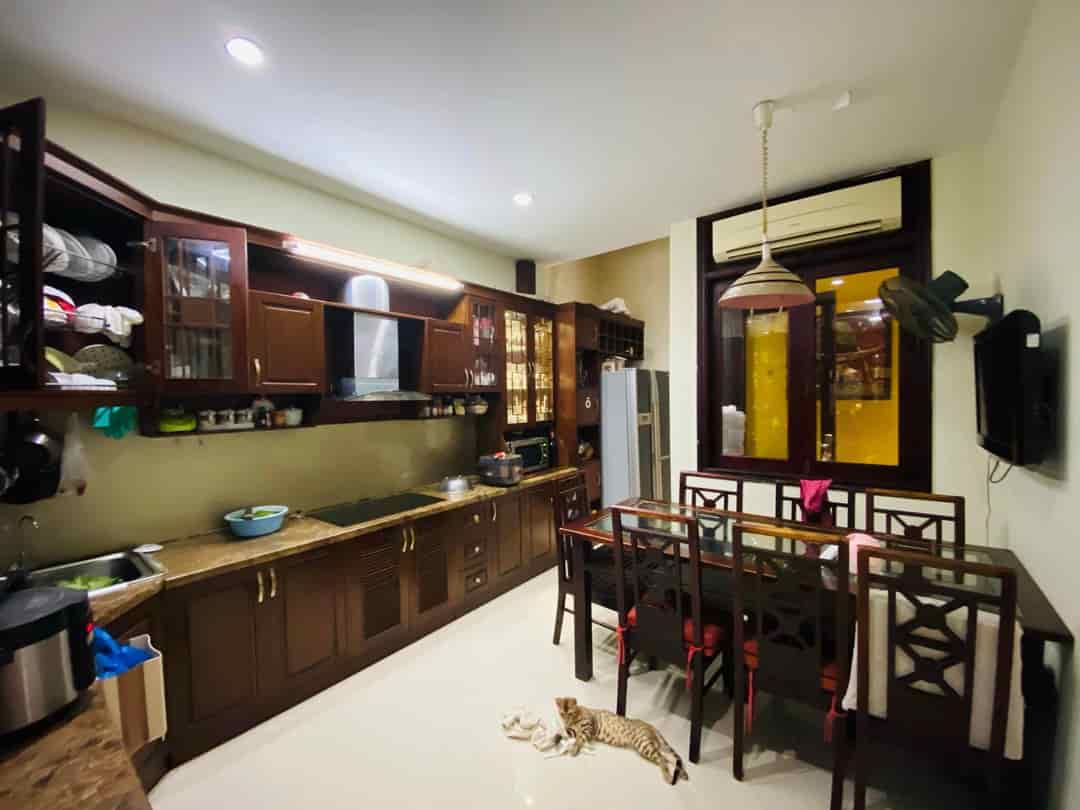 Bán nhà Hoàng Cầu, Đống Đa, lô góc siêu hiếm, 60m2, sổ đỏ chính chủ