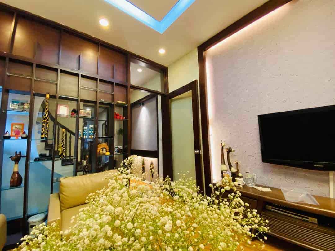 Bán nhà Hoàng Cầu, Đống Đa, lô góc siêu hiếm, 60m2, sổ đỏ chính chủ