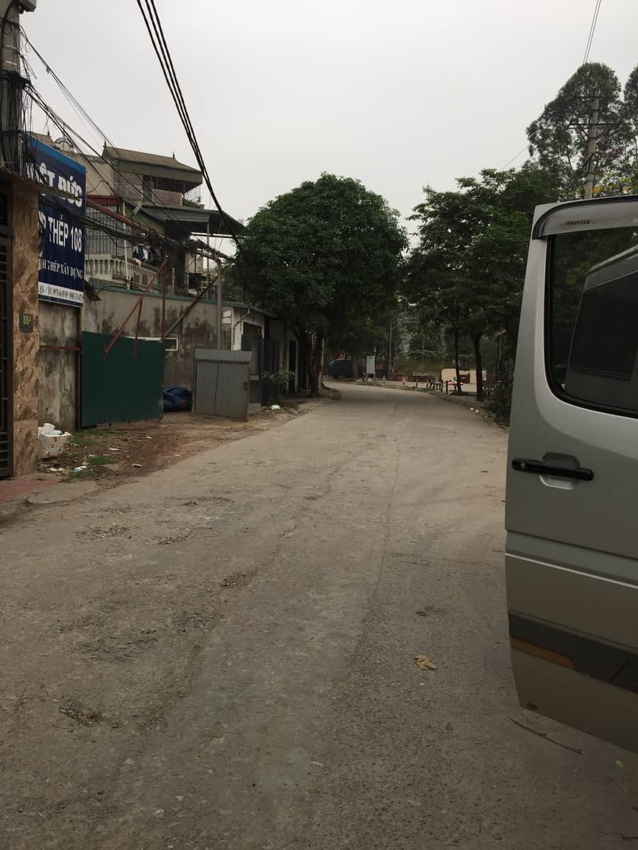 Cho thuê gấp kho xưởng mặt phố Hữu Hòa, Thanh Trì 215m2 ô tô kinh doanh sầm uất , ngay cầu Hữu Hòa