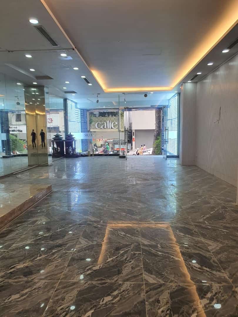 Cho thuê nhà mặt phố Bà Triệu, quận Hoàn Kiếm tòa nhà cho thuê 155m2, 11 tầng hầm kinh doanh sầm uất