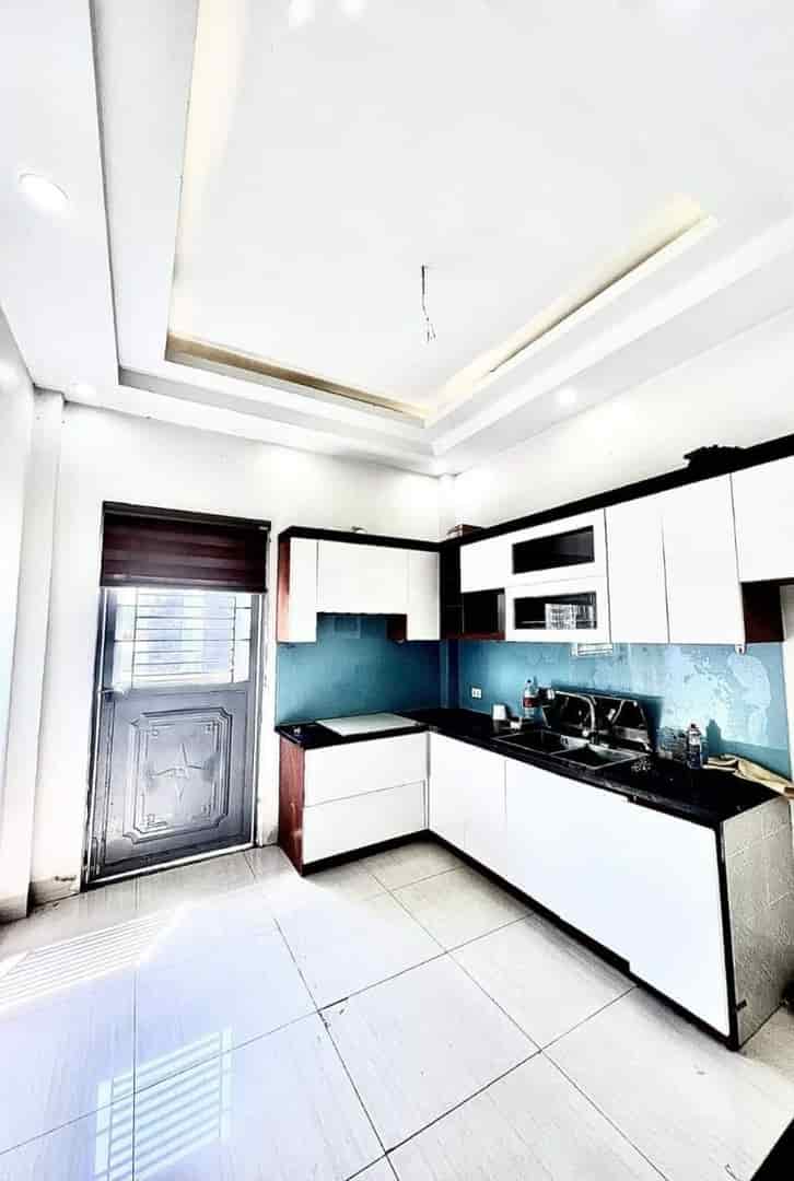 Cho thuê nhà nguyên căn phố Mậu Lương, Hà Đông 40m2, 4 tầng, 4 phòng ngủ full nội thất ô tô đỗ gần