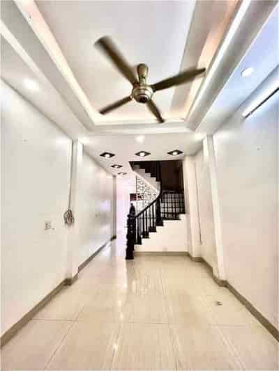 Cho thuê nhà nguyên căn phố Mậu Lương, Hà Đông 40m2, 4 tầng, 4 phòng ngủ full nội thất ô tô đỗ gần